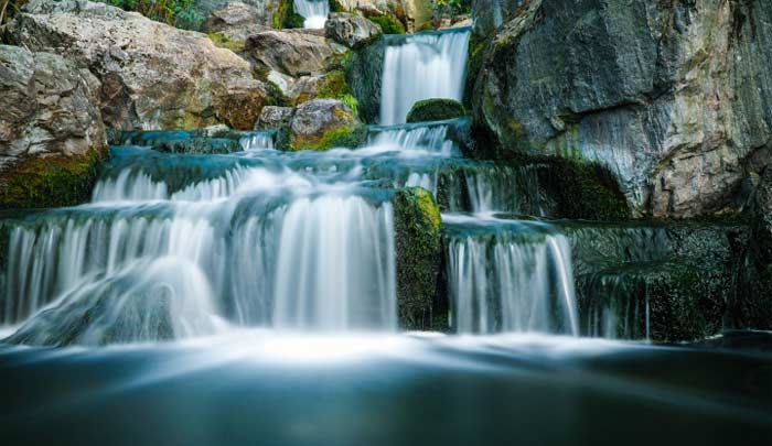 Garten mit Wasserfall