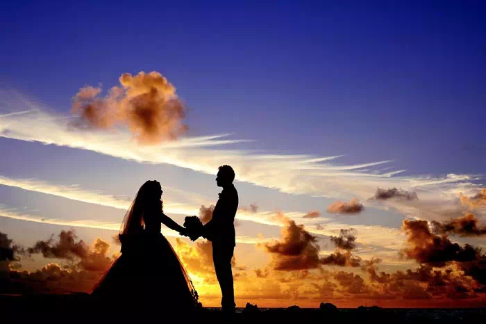 Hochzeit vor einem Sonnenuntergang
